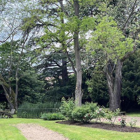 Отель Domaine De Bellescize Chasselay Экстерьер фото